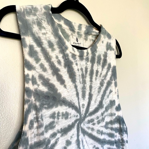 FP Movement by Free People  Cream and Green Tie-Dye Muscle Tee Size Small EUC - Picture 2 of 5